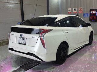 2017 Toyota Prius IV (XW50), белый, 1715000 рублей, вид 4