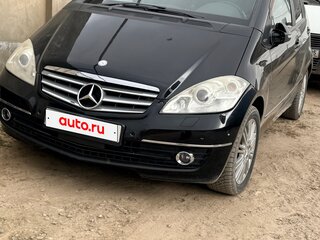 2009 Mercedes-Benz A-Класс 170 II (W169) Рестайлинг, чёрный, 550000 рублей, вид 1