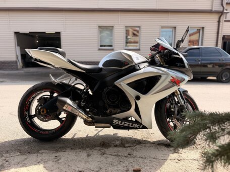2006 Suzuki GSX-R 600, серебристый, 600000 рублей, вид 4