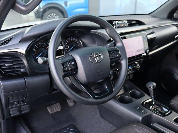 2026 Toyota Hilux VIII Рестайлинг 2, белый - вид 2