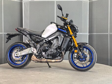 2023 Yamaha MT-09 (FZ-09), серебристый, 1149000 рублей, вид 1