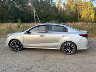 2020 Kia Rio IV, серебристый, 1050000 рублей, вид 4