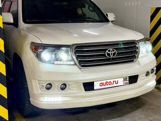2014 Toyota Land Cruiser 200 Series Рестайлинг 1, белый, 3700000 рублей, вид 3