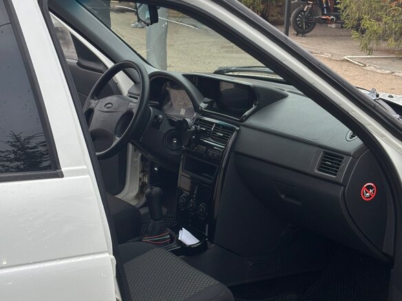 2013 Lada (ВАЗ) Priora I Рестайлинг, белый, 450000 рублей - вид 6