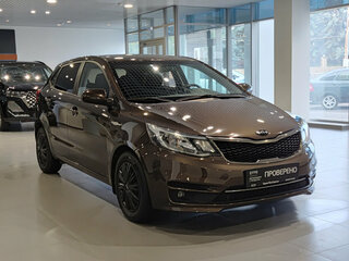 2016 Kia Rio III Рестайлинг, коричневый, 900000 рублей, вид 3