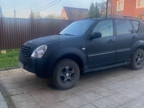 2008 SsangYong Rexton II, чёрный, 800000 рублей - вид 2