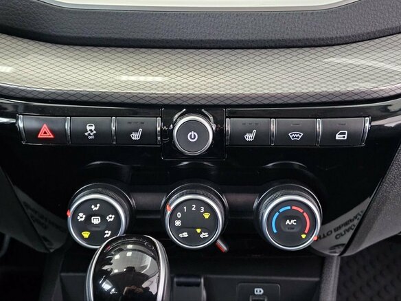 2024 Lada (ВАЗ) Vesta I Рестайлинг (NG), серебристый, 1739000 рублей - вид 19