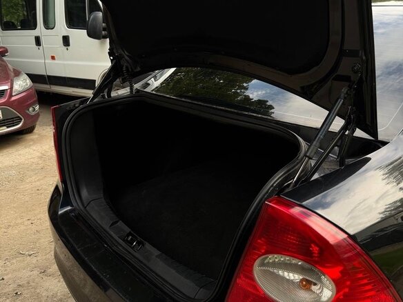 2010 Ford Focus II Рестайлинг, чёрный - вид 10