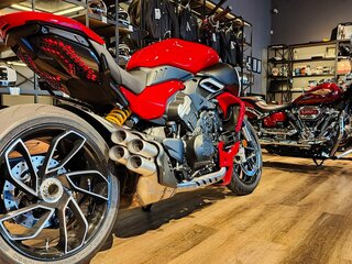 2023 Ducati Diavel V4, красный, 2350000 рублей, вид 3