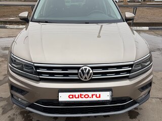 2017 Volkswagen Tiguan II, бежевый, 2600000 рублей, вид 1