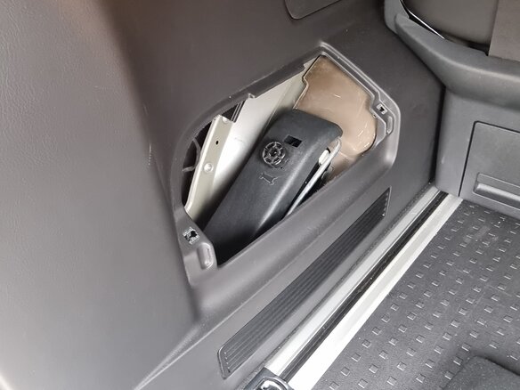 2016 Volkswagen Multivan T6, бежевый, 4950000 рублей - вид 24