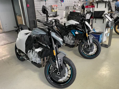 2026 CFMoto 675NK, белый, 744900 рублей, вид 3