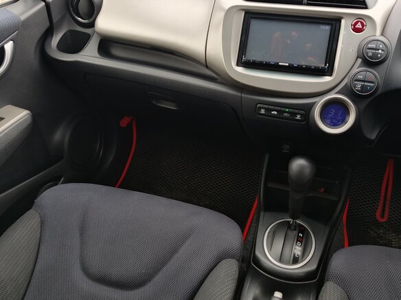 2011 Honda Fit Hybrid II, серый, 850000 рублей - вид 6