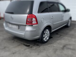 2011 Opel Zafira B Рестайлинг, серебристый, 750000 рублей, вид 2