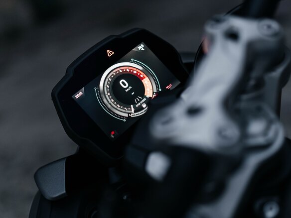 2021 Triumph Speed Triple, серый, 1200000 рублей - вид 6