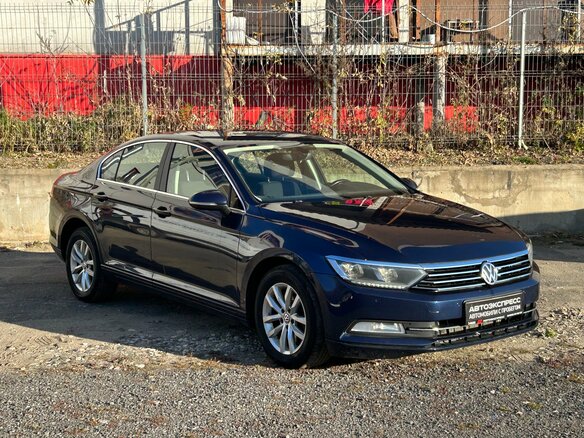 2017 Volkswagen Passat B8, синий, 1450000 рублей - вид 2