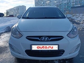 2013 Hyundai Solaris I, белый, 860000 рублей, вид 1