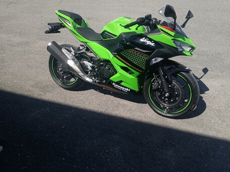 2020 Kawasaki Ninja 400, зелёный, 750000 рублей, вид 4
