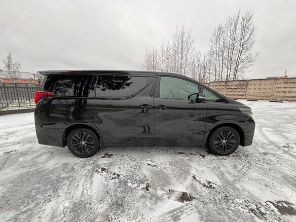 2021 Toyota Alphard III Рестайлинг, чёрный, 4600000 рублей - вид 4