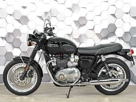 2025 Triumph Bonneville T120, чёрный, 1599000 рублей, вид 4