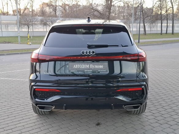 2026 Audi Q5 L III (GU), чёрный, 6880000 рублей - вид 3