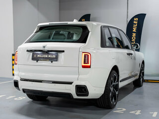 2026 Rolls-Royce Cullinan Black Badge I Рестайлинг (Series II), белый, 64990000 рублей, вид 5