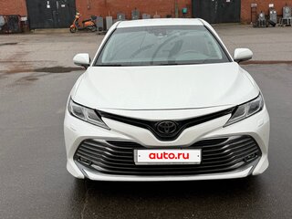 2020 Toyota Camry VIII (XV70), белый, 2590000 рублей, вид 2