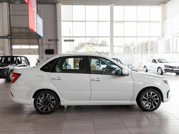 2026 Lada (ВАЗ) Granta Drive Active/Sportline Sportline I Рестайлинг, белый, 1369000 рублей - вид 6
