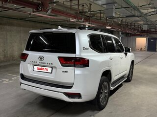 2021 Toyota Land Cruiser 300 Series, белый, 8000000 рублей, вид 4