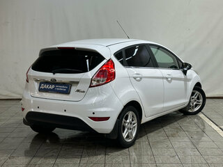 2016 Ford Fiesta Mk6 Рестайлинг, белый, 660000 рублей, вид 3