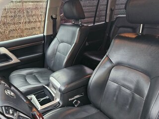 2016 Toyota Land Cruiser 200 Series Рестайлинг 2, чёрный, 5500000 рублей, вид 4