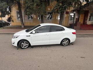 2011 Kia Rio III, белый, 750000 рублей, вид 4