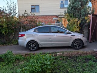 2012 Kia Rio 4-speed III, серебристый, 880000 рублей, вид 4