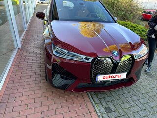 2021 BMW iX xDrive50 I (I20), красный, 9490000 рублей, вид 3