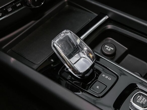 2025 Volvo XC60 II Рестайлинг 2, чёрный - вид 11