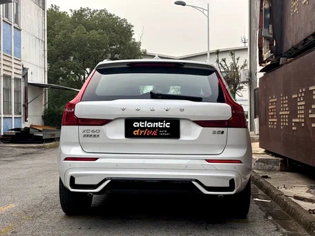 2025 Volvo XC60 II Рестайлинг, белый, 5140000 рублей, вид 4