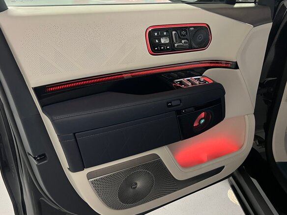 2026 Zeekr 9X 70 kWh, чёрный, 13387000 рублей - вид 18