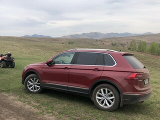 2018 Volkswagen Tiguan II, пурпурный, 2900000 рублей, вид 2