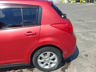 2004 Nissan Tiida I, красный, 400000 рублей, вид 4