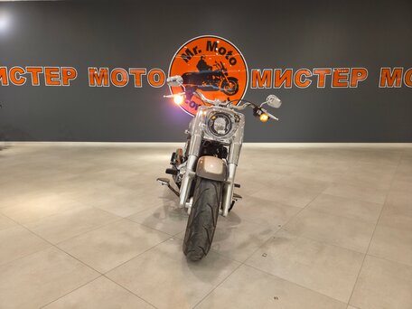 2023 Harley-Davidson Fat Boy, коричневый, 2590000 рублей, вид 3