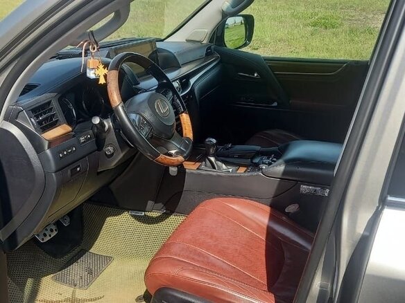 2017 Lexus LX 570 III Рестайлинг 2, серый, 8990000 рублей - вид 6