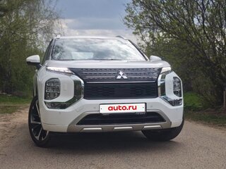 2023 Mitsubishi Outlander IV, белый, 4520000 рублей, вид 2