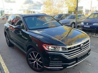 2020 Volkswagen Touareg III, чёрный, 5500000 рублей, вид 2