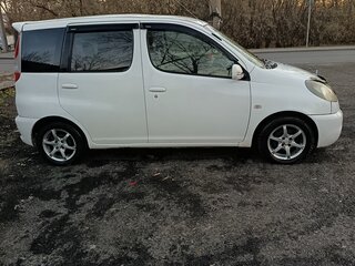 2001 Toyota FunCargo, белый, 430000 рублей, вид 3