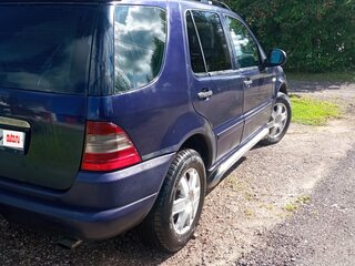 2000 Mercedes-Benz M-Класс 270 I (W163), синий, 500000 рублей, вид 2