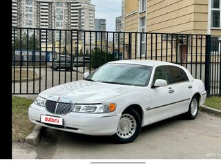 2000 Lincoln Town Car III, белый, 1350000 рублей, вид 1
