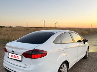 2015 Ford Fiesta Mk6 Рестайлинг, белый, 840000 рублей, вид 4