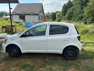 2003 Toyota Vitz I (P10), белый, 365000 рублей, вид 5