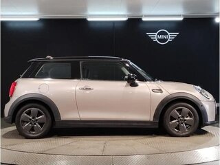 2023 Mini Hatch Cooper III (F55/F56) Рестайлинг 2, бежевый, 1645069 рублей, вид 5
