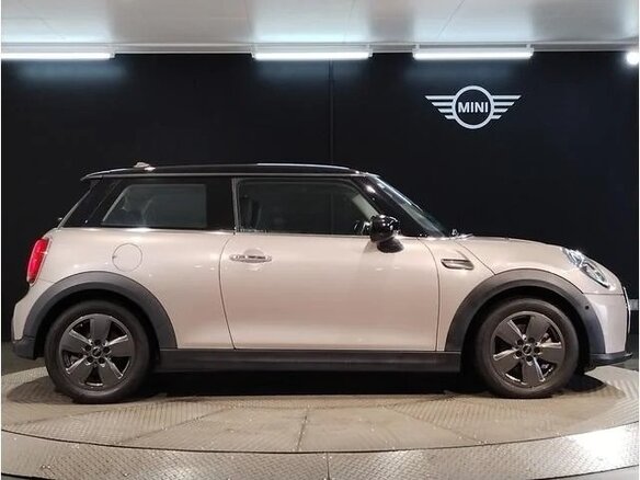 2023 Mini Hatch Cooper III (F55/F56) Рестайлинг 2, бежевый - вид 4
